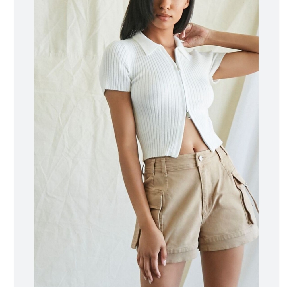 🔥 BRAND NEW KHAKI CARGO SHORTS 🔥